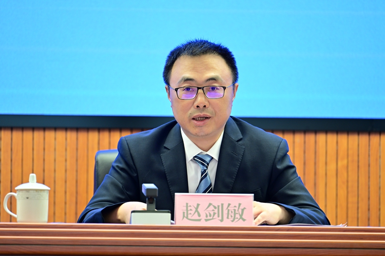 南岸區(qū)發(fā)展改革委主任趙劍敏。郭旭 攝