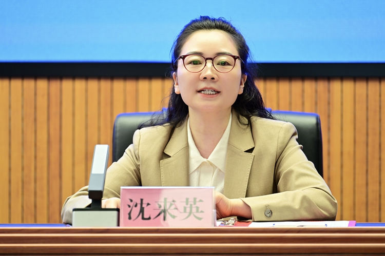 重慶經(jīng)開區(qū)改革發(fā)展科技局副局長(zhǎng)沈來英。郭旭 攝
