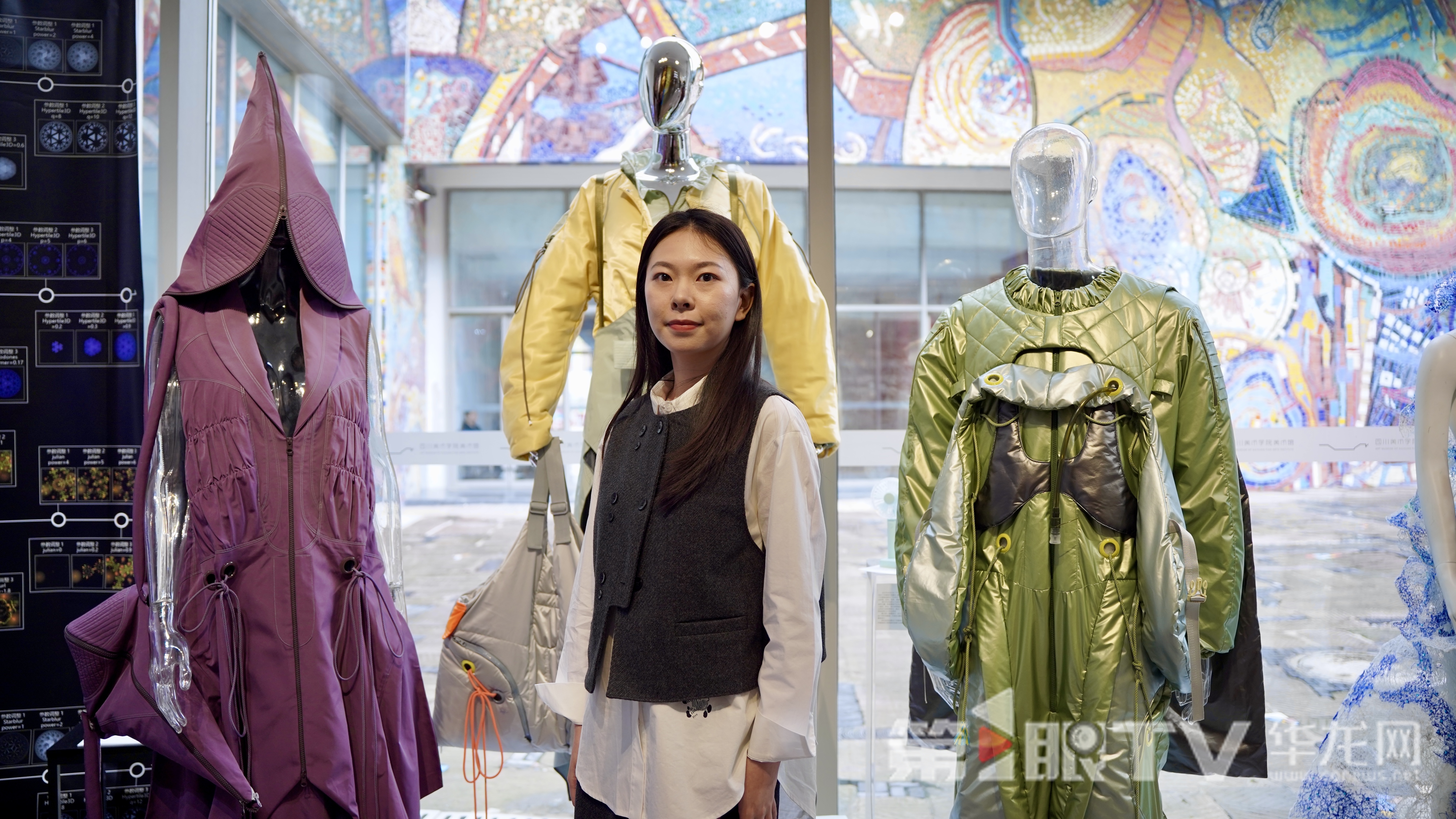 设计学院学生唐芮作品《户外服装时尚与功能设计研究》。 第1眼TV-华龙网记者 刘钊 摄
