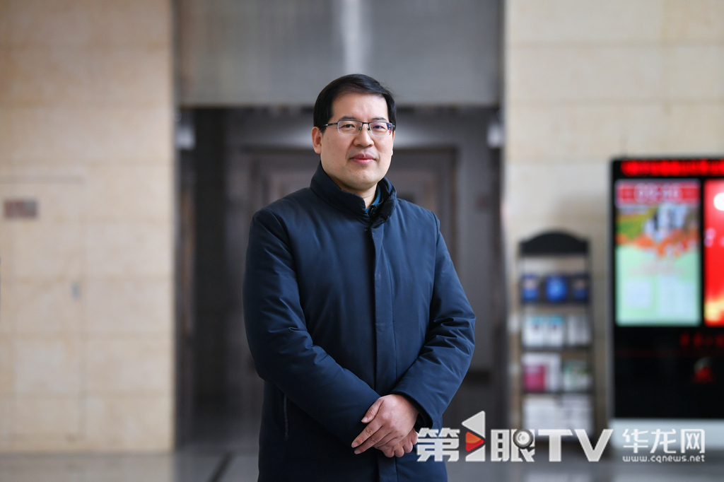 全國政協委員、重慶郵電大學校長高新波。 第1眼TV-華龍網記者 李一鳴 攝.jpg