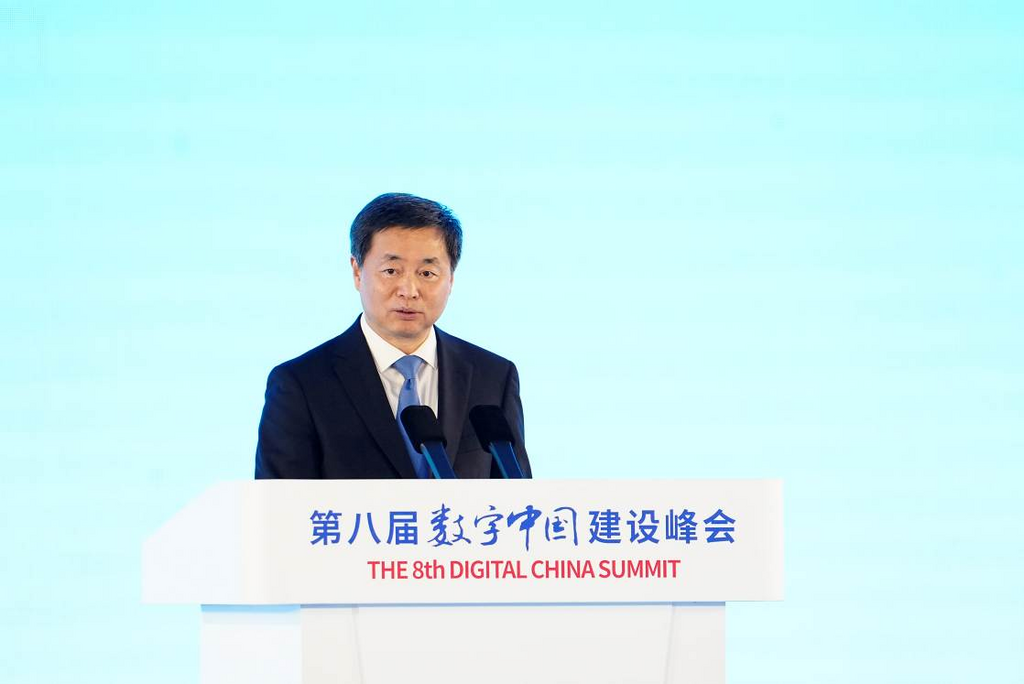 中国电信董事长柯瑞文出席峰会开幕式并发表主旨演讲。中国电信重庆公司供图。