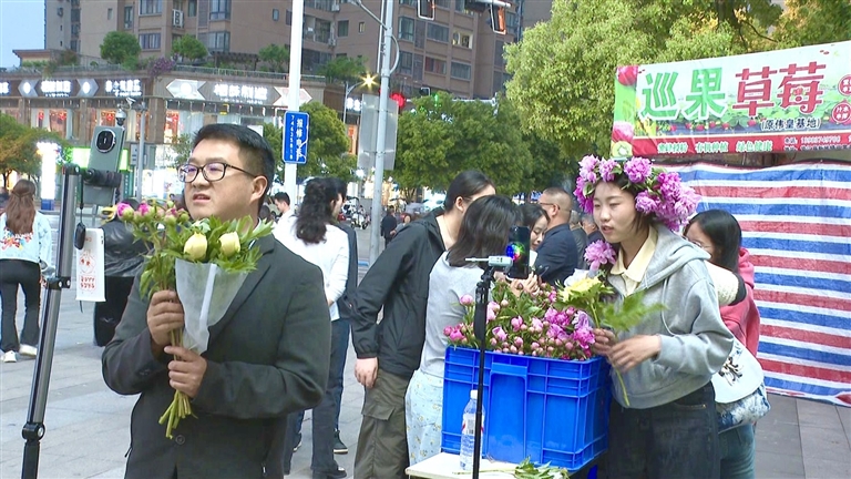 直播现场。出圈记者 王俊杰 摄