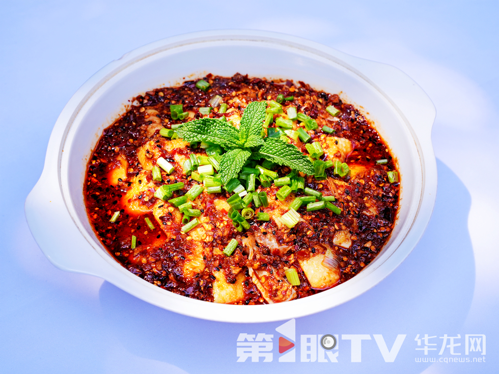 張旖旎烹飪的白砍雞。第1眼TV-華龍網(wǎng) 張穎綠蕎 攝