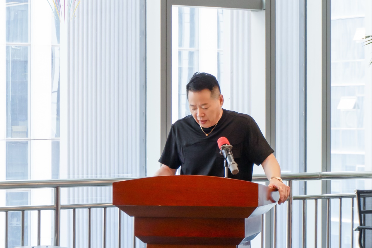 泊驊科技服務(wù)（重慶）有限公司董事長袁冬駿發(fā)言。通訊員 李瑾言 攝