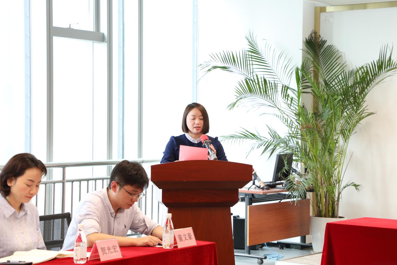 重慶市江北嘴置業(yè)有限公司董事長趙敏發(fā)言。通訊員 劉成夢 攝