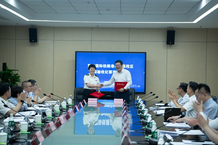 5月16日,重慶國際鐵路港綜合保稅區(qū)通過預驗收。通訊員 李坤倫 攝