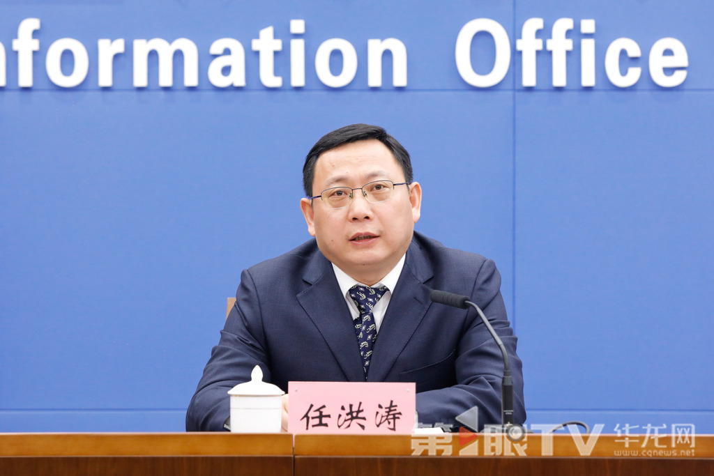 市交通运输委党委委员、副主任任洪涛回答记者提问。第1眼TV-华龙网记者 石涛 摄
