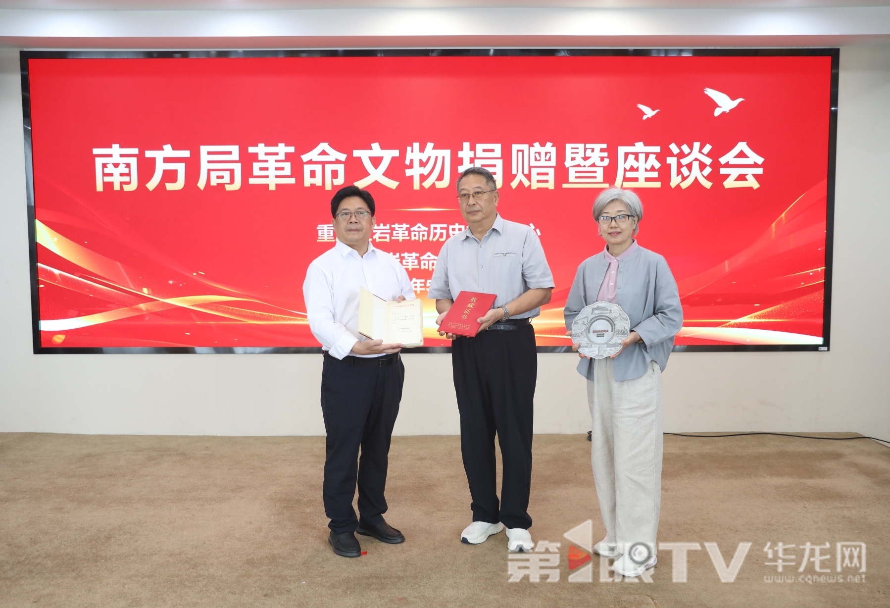 捐赠仪式现场。第1眼TV-华龙网首席记者 李文科 摄1