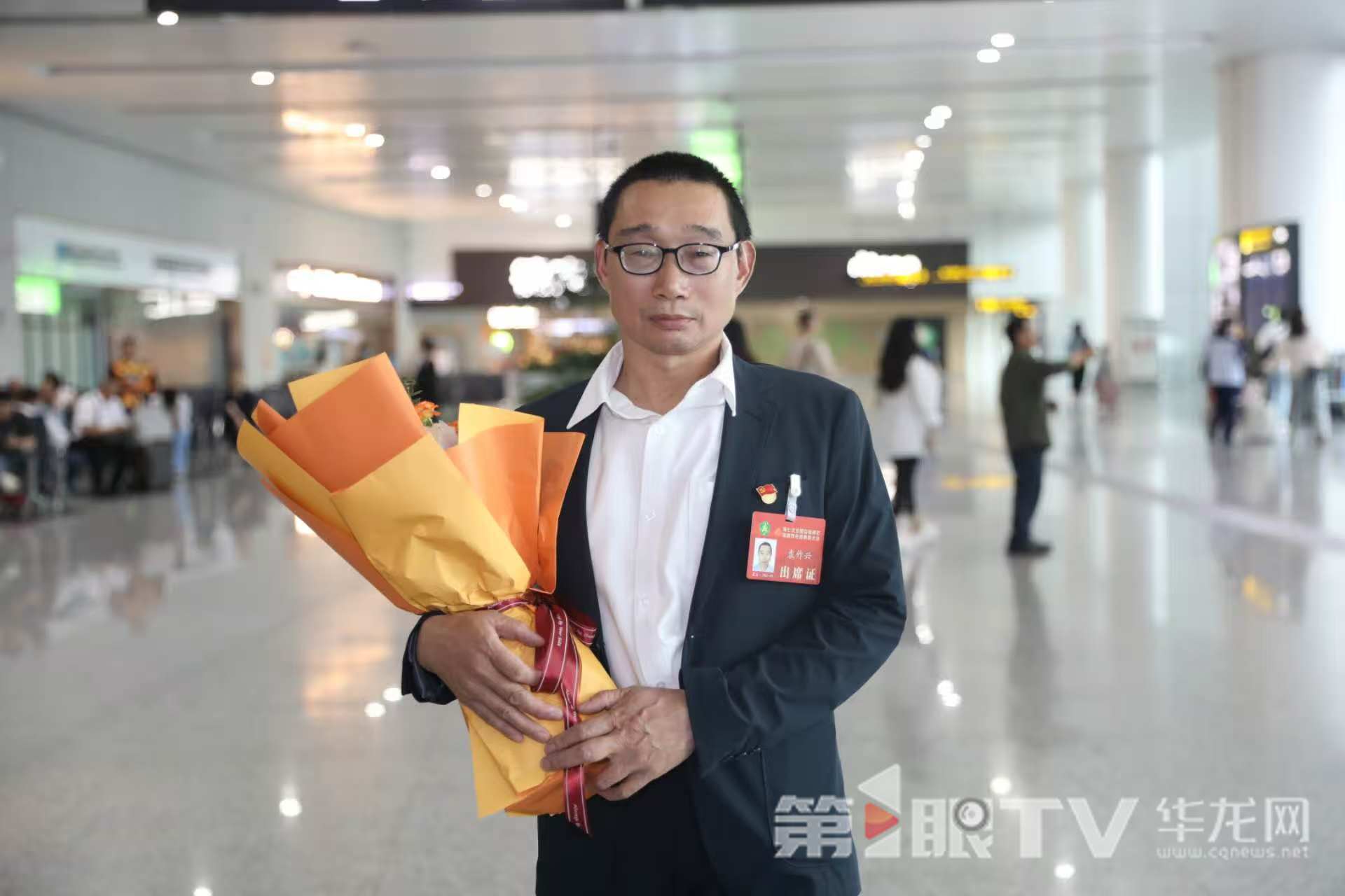 “全国自强模范”获得者、重庆市开州区白桥镇上桥村卫生室医生袁作兴。第1眼TV-华龙网首席记者 李文科 摄