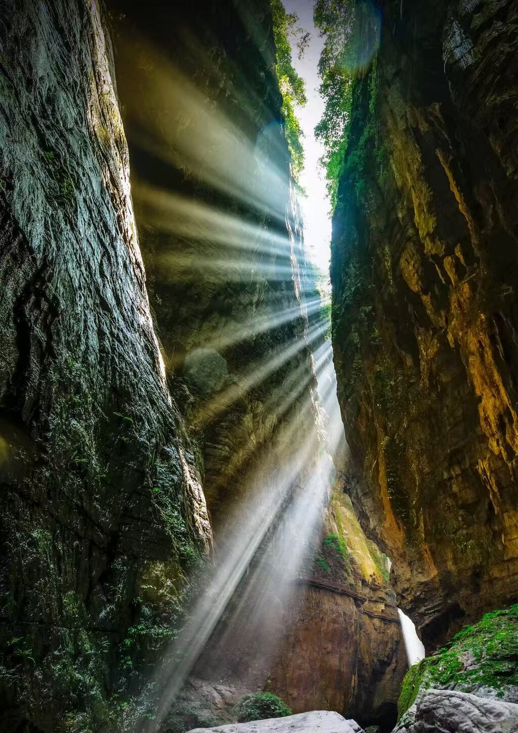 青天峡地缝。受访者供图
