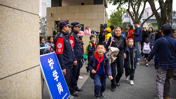 設(shè)置城管護(hù)學(xué)崗。