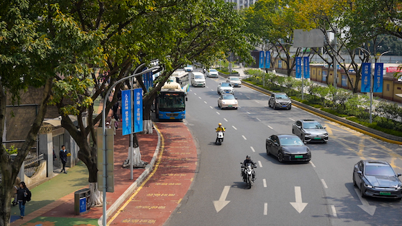公交停靠港。