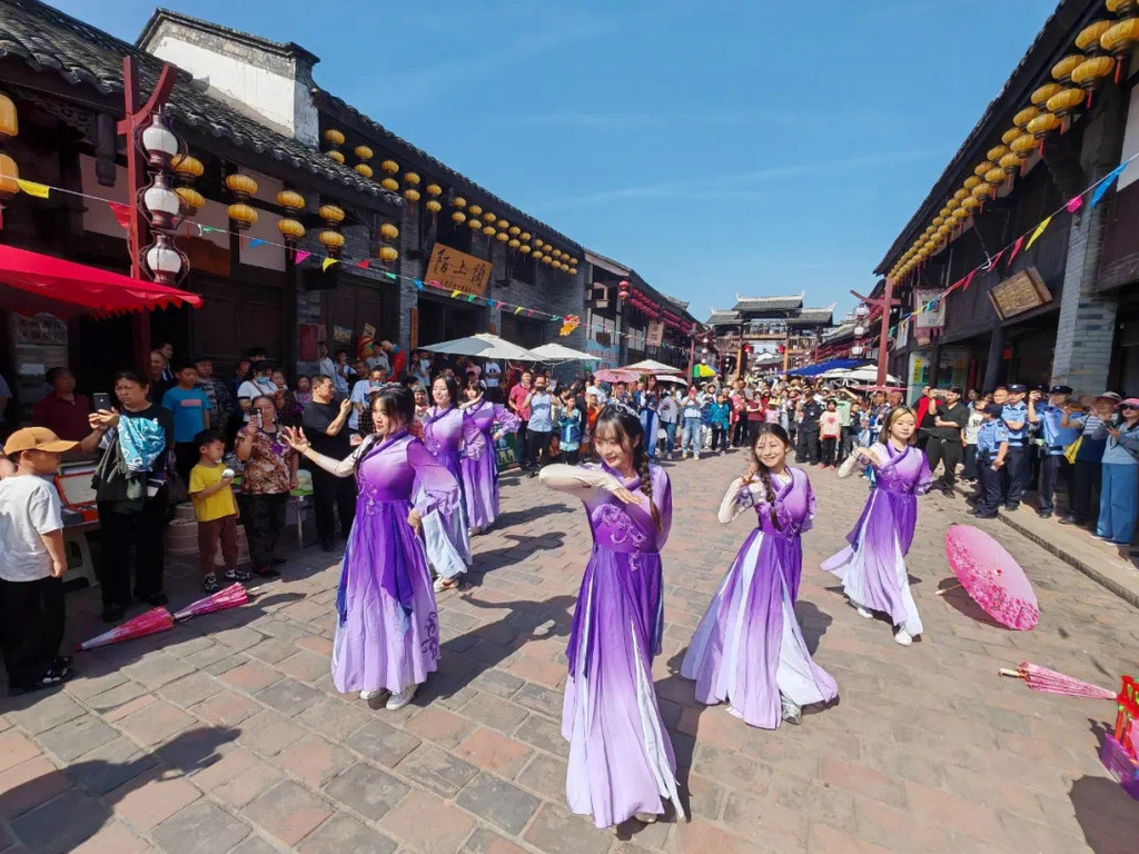 安陶小鎮演出。榮昌區文化旅游委供圖