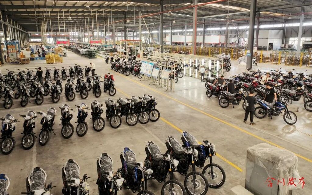 重慶津沙摩托車制造有限公司生產車間。