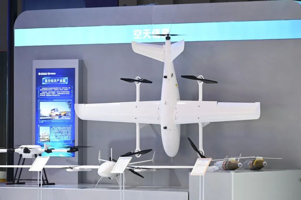 西通航空展出的鸿雁系列多旋翼无人机。通讯员 雷键 摄