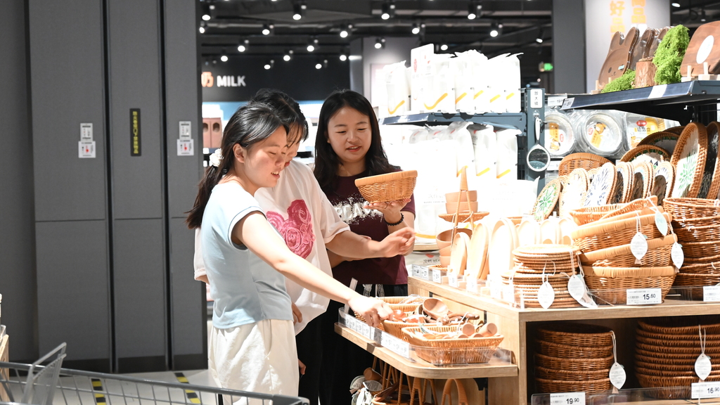 永辉超市胖东来模式调改店今日焕新开业。受访者供图