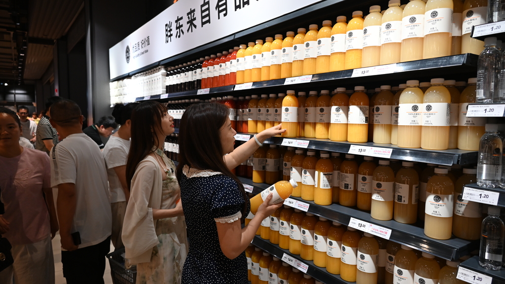 食百专区特别引进胖东来自营品牌48支商品。受访者供图