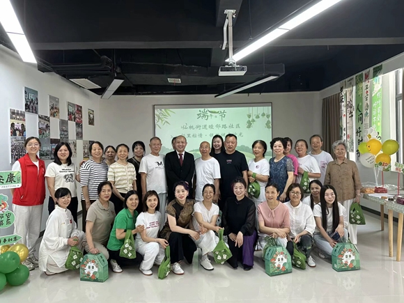 仙桃街道睦鄰路社區(qū)開展“鄰里粽情·銀齡健康沙龍”端午節(jié)活動。通訊員 吳烯可 攝