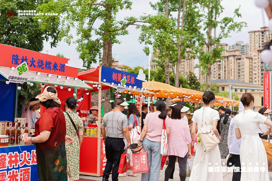 現場集市吸引市民游客。永川區文化和旅游發展委員會供圖