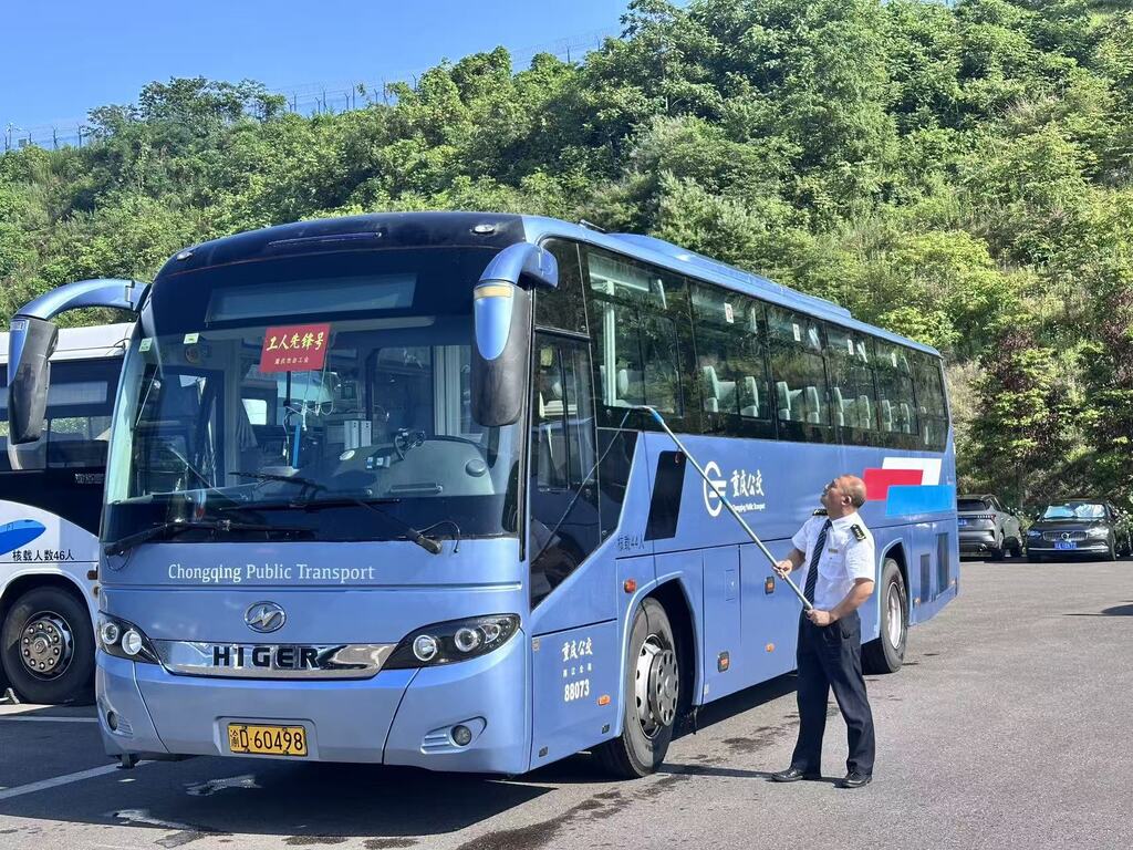工作人員為機場快車K01線做清潔。受訪者供圖