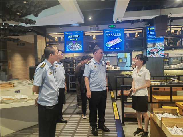 專項檢查行動現場。巴南區市場監管局供圖 第1眼TV-華龍網發
