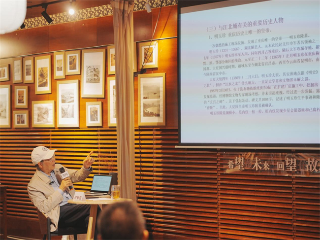 活動現(xiàn)場,主講嘉賓何智亞進(jìn)行主題講述。江北城街道供圖 第1眼TV-華龍網(wǎng)發(fā)