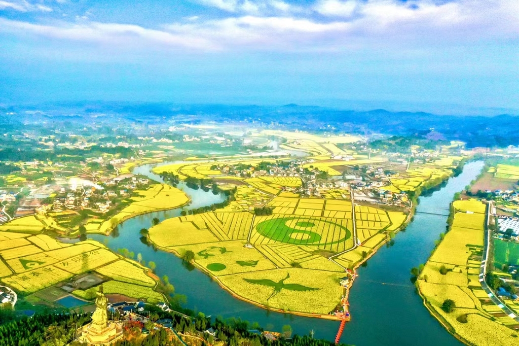 川渝聯合治理后,瓊江潼南段水清、岸綠、景美。