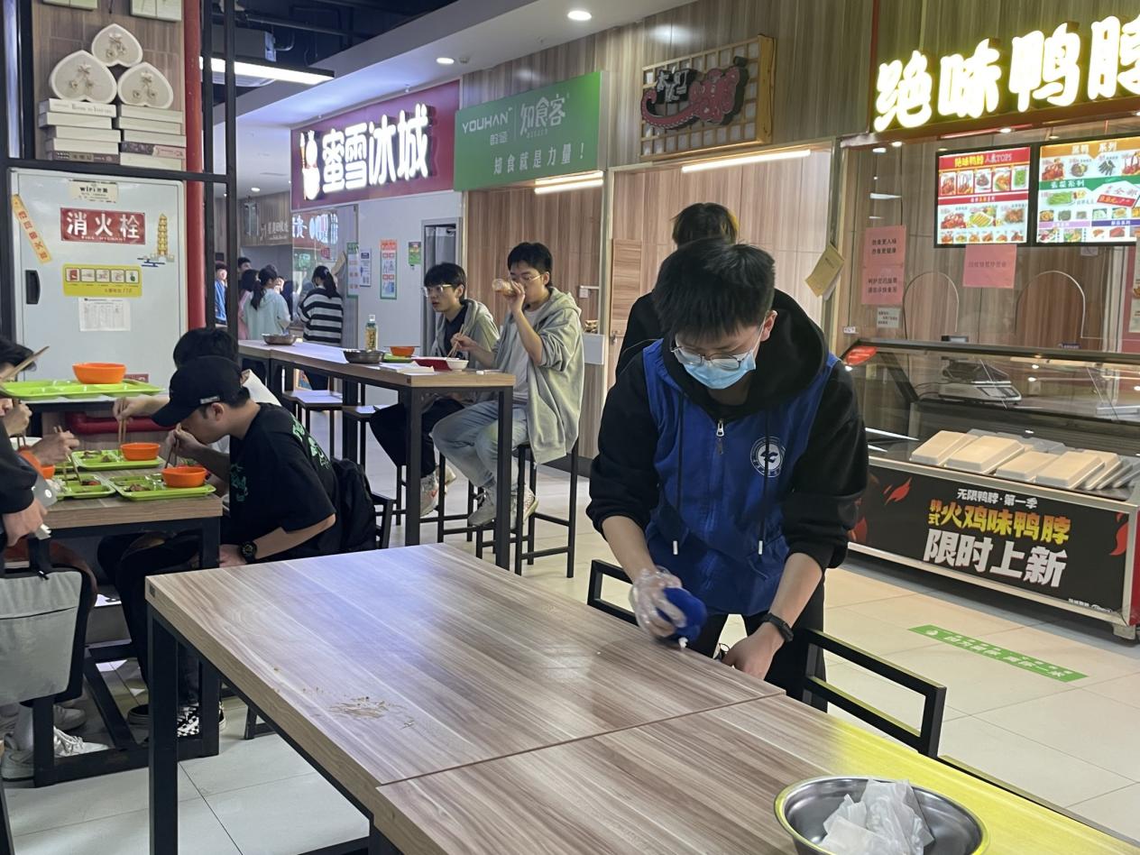 食堂志愿者工作