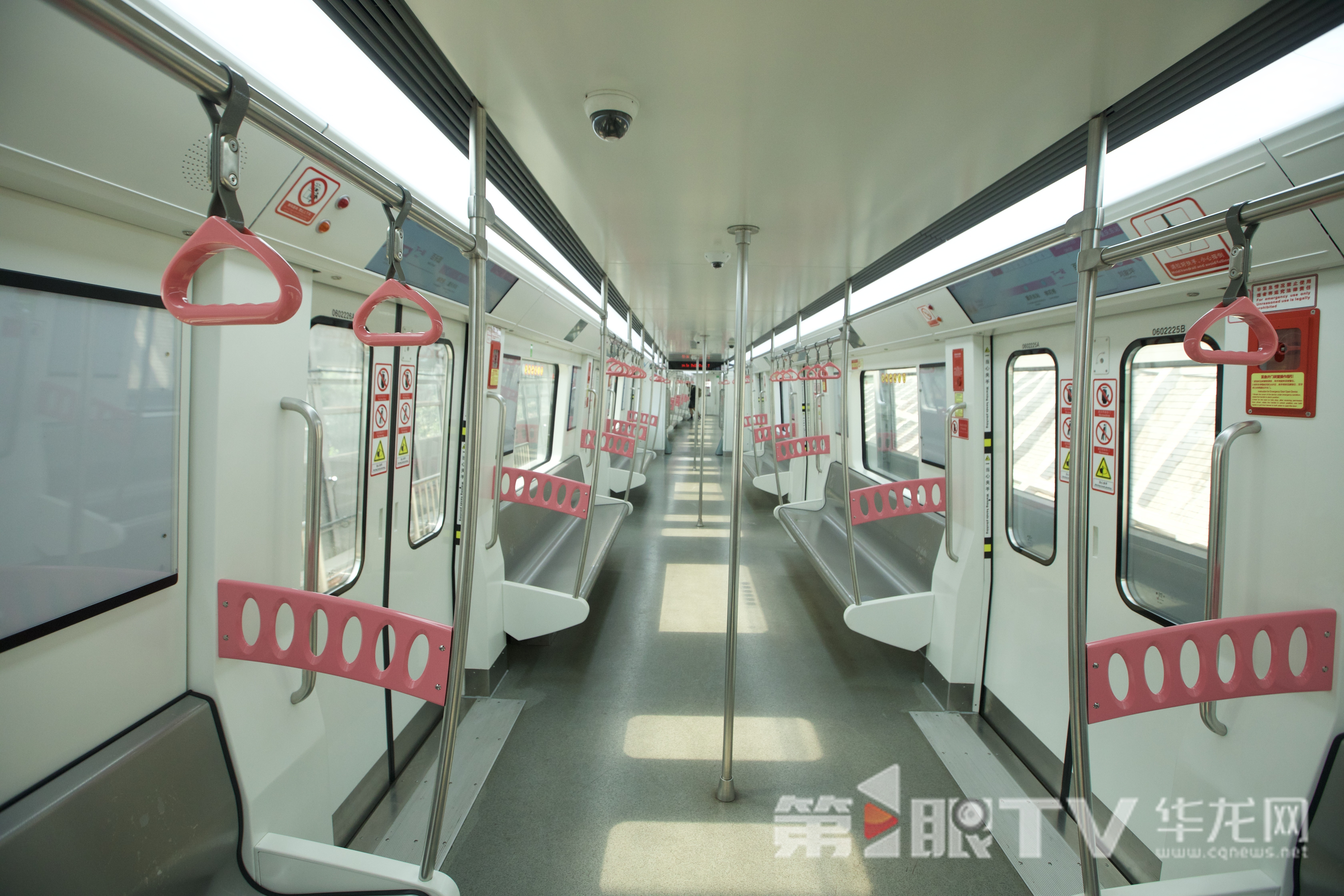 试运行中的6号线东站段列车。第1眼TV-华龙网记者 陈洋 摄