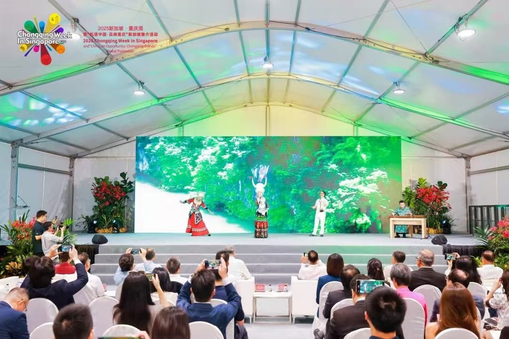 国家一级演奏家刘光宇领衔音舞组合《苗岭飞歌》。受访者供图