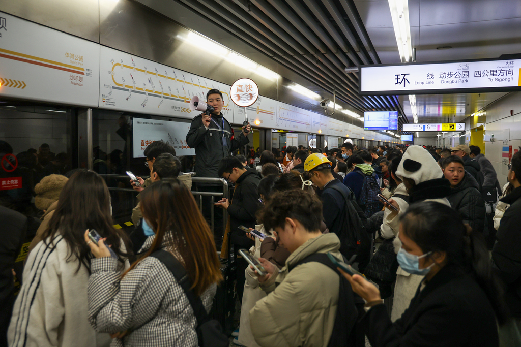 02 地鐵4號線、5號線、環線開行直快列車。 通訊員 劉曦屹 攝