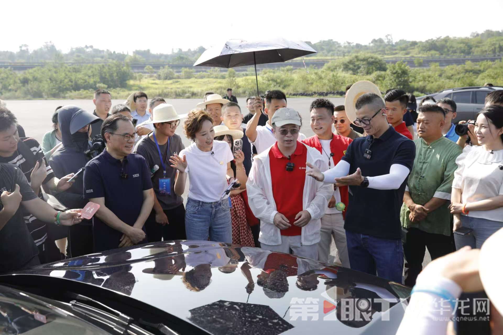6月17日，360集團創始人周鴻祎開啟了來渝的第二次直播。 第1眼TV-華龍網記者 石濤 攝