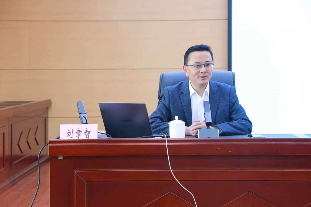 永川区委网信办主任刘章智发言。