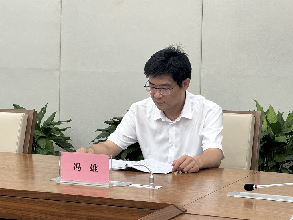 渝北区委网信办主任冯雄发言。重庆市委网信办供图。