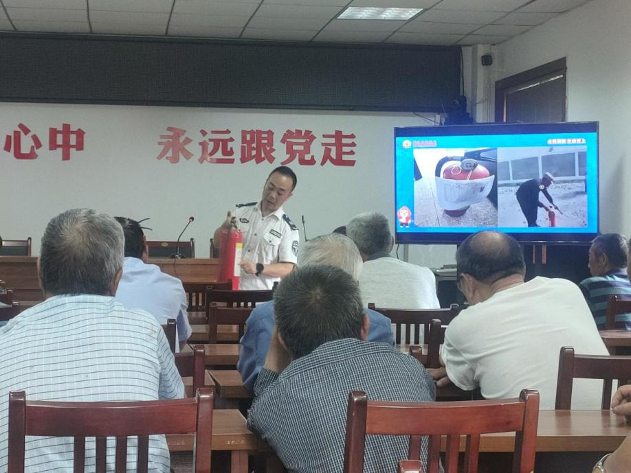 消防安全知識進社區。