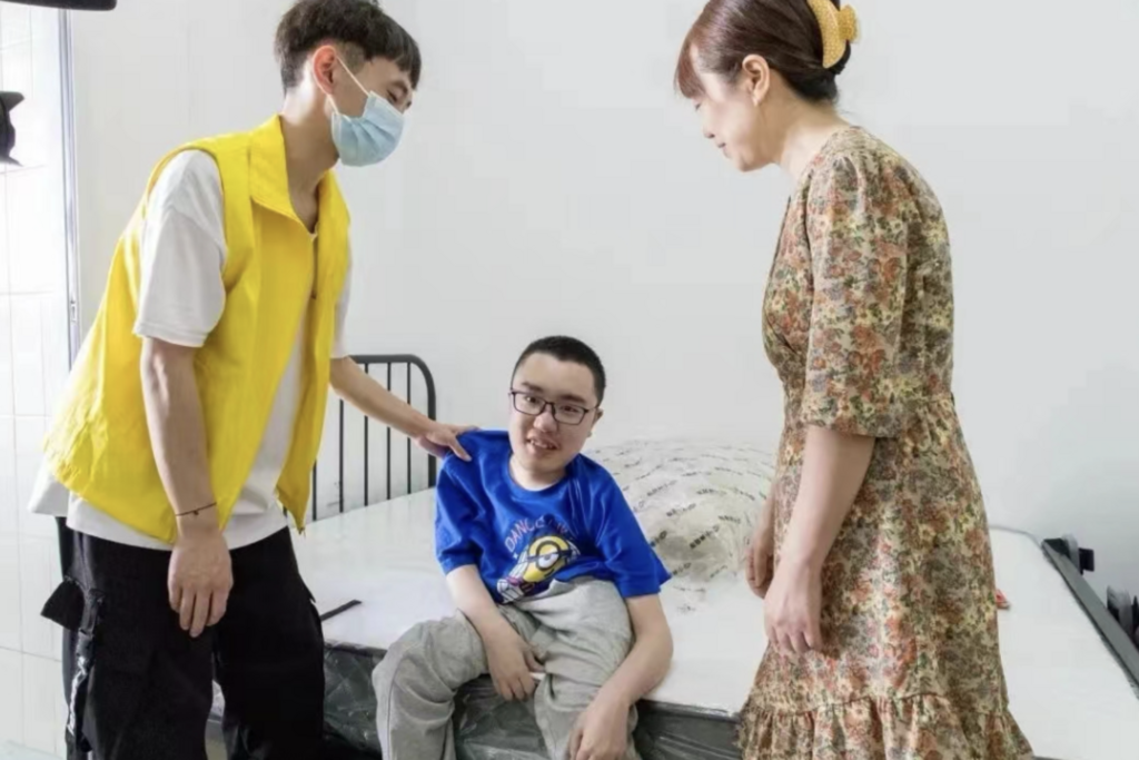 邓显松曾在西政求学时。受访单位供图