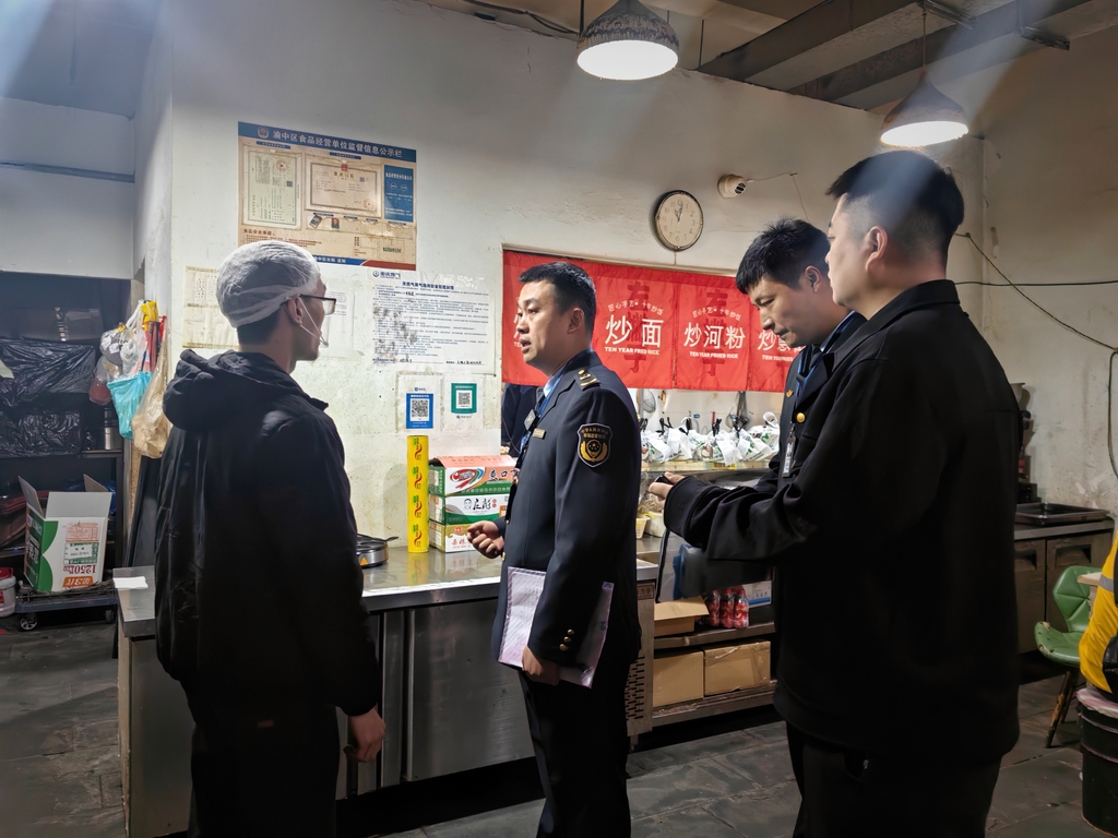执法检查现场。重庆市市场监管局供图。