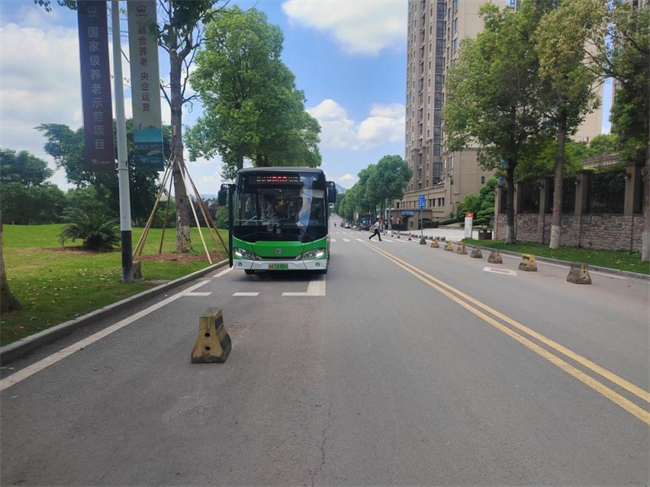 “璧銅線大路站——三擔湖公園(健康城)”公交專線開通運營。大路街道供圖