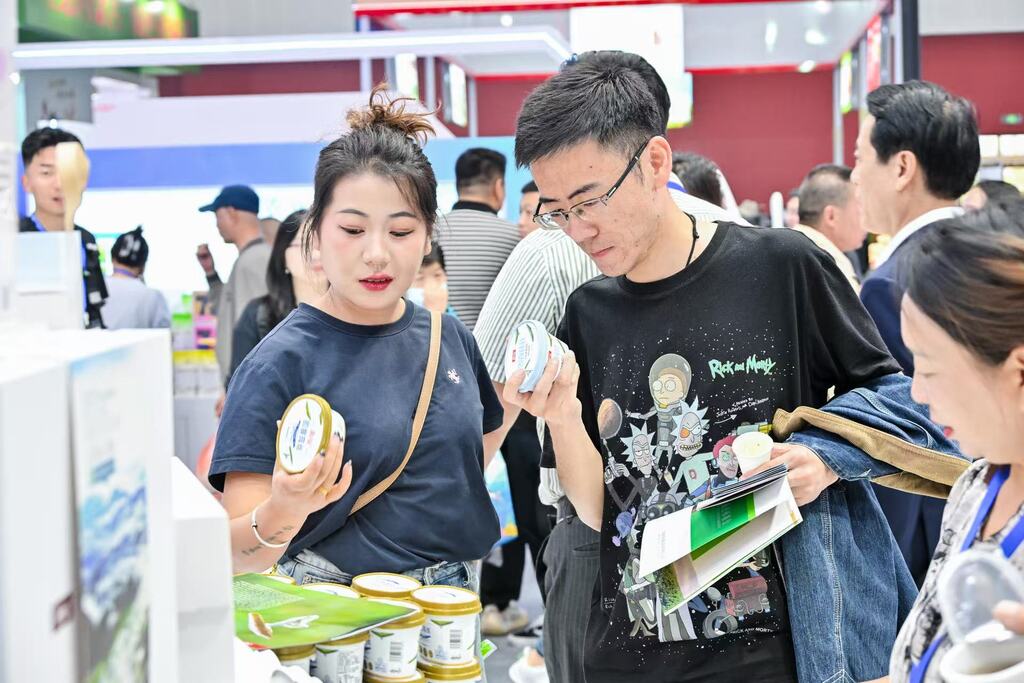 石柱水火土食品產(chǎn)業(yè)有限公司的即食莼菜受到追捧。受訪者供圖