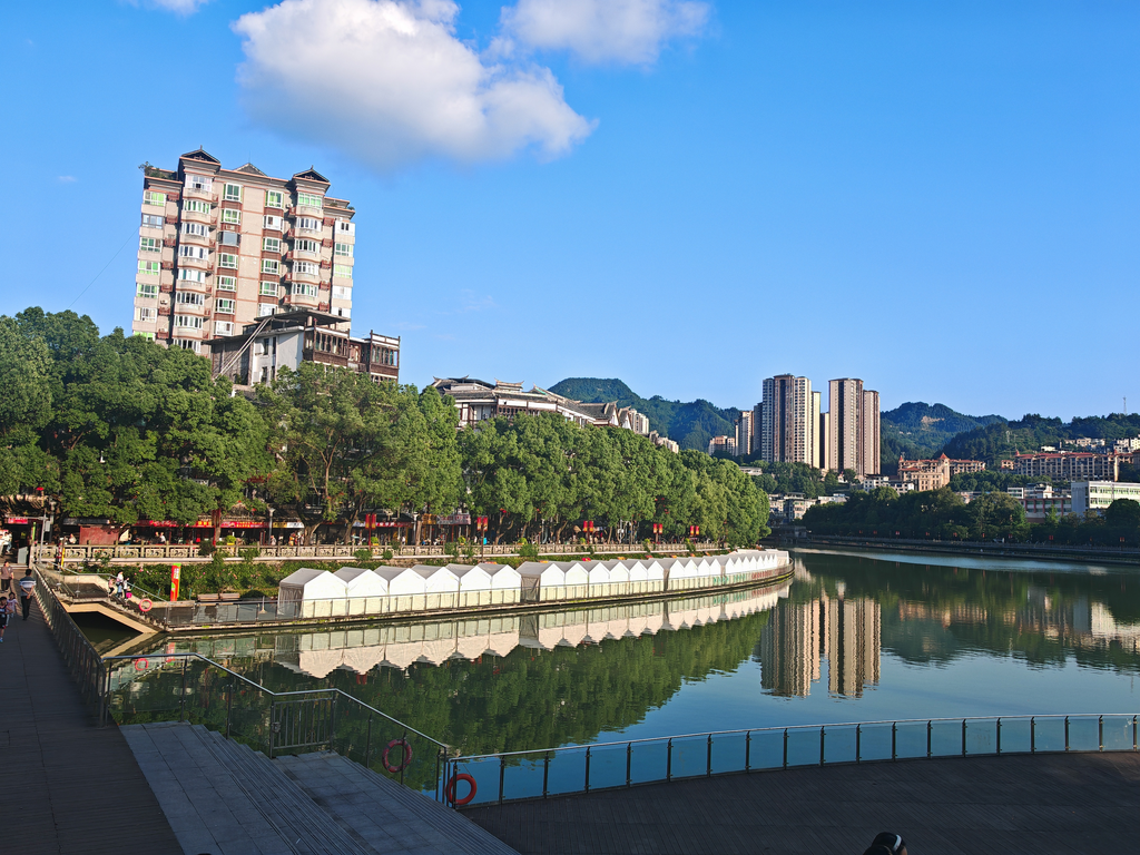 黔江长生桥美学市集明日开市3