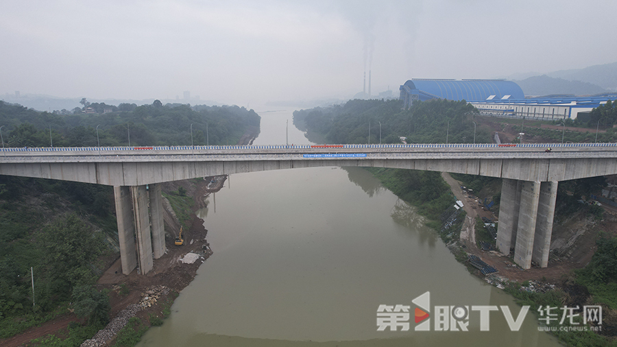 支坪綦河大桥是綦河入长江口第一座公路大桥。第1眼TV-华龙网首席记者 李文科 摄
