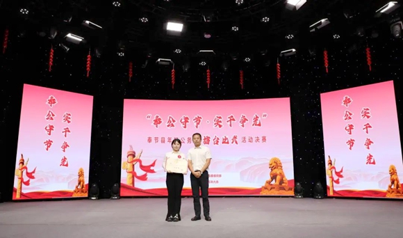 為獲獎選手頒獎。奉節(jié)縣委宣傳部供圖