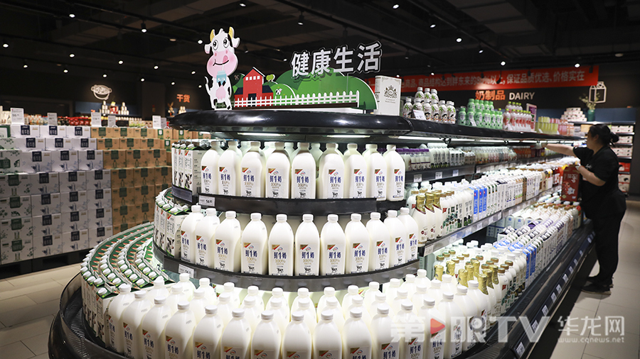 星汇天街店以全新商品矩阵亮相。第1眼TV-华龙网首席记者 李文科 摄