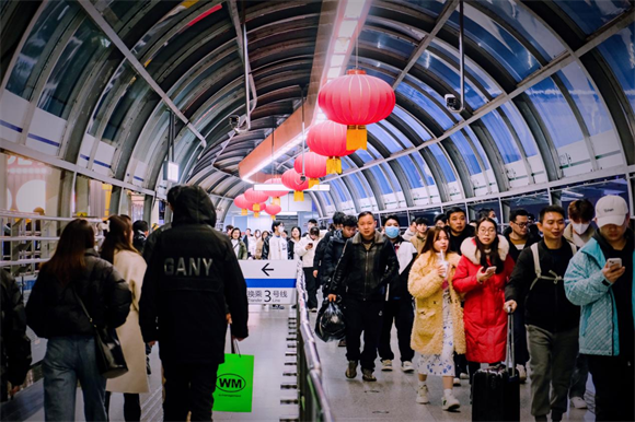 轨道交通换乘井然有序。重庆城市交通开投集团供图 第1眼TV-华龙网发