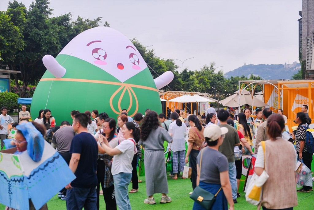 重庆天地举办端午童趣活动 打造亲子社交场景