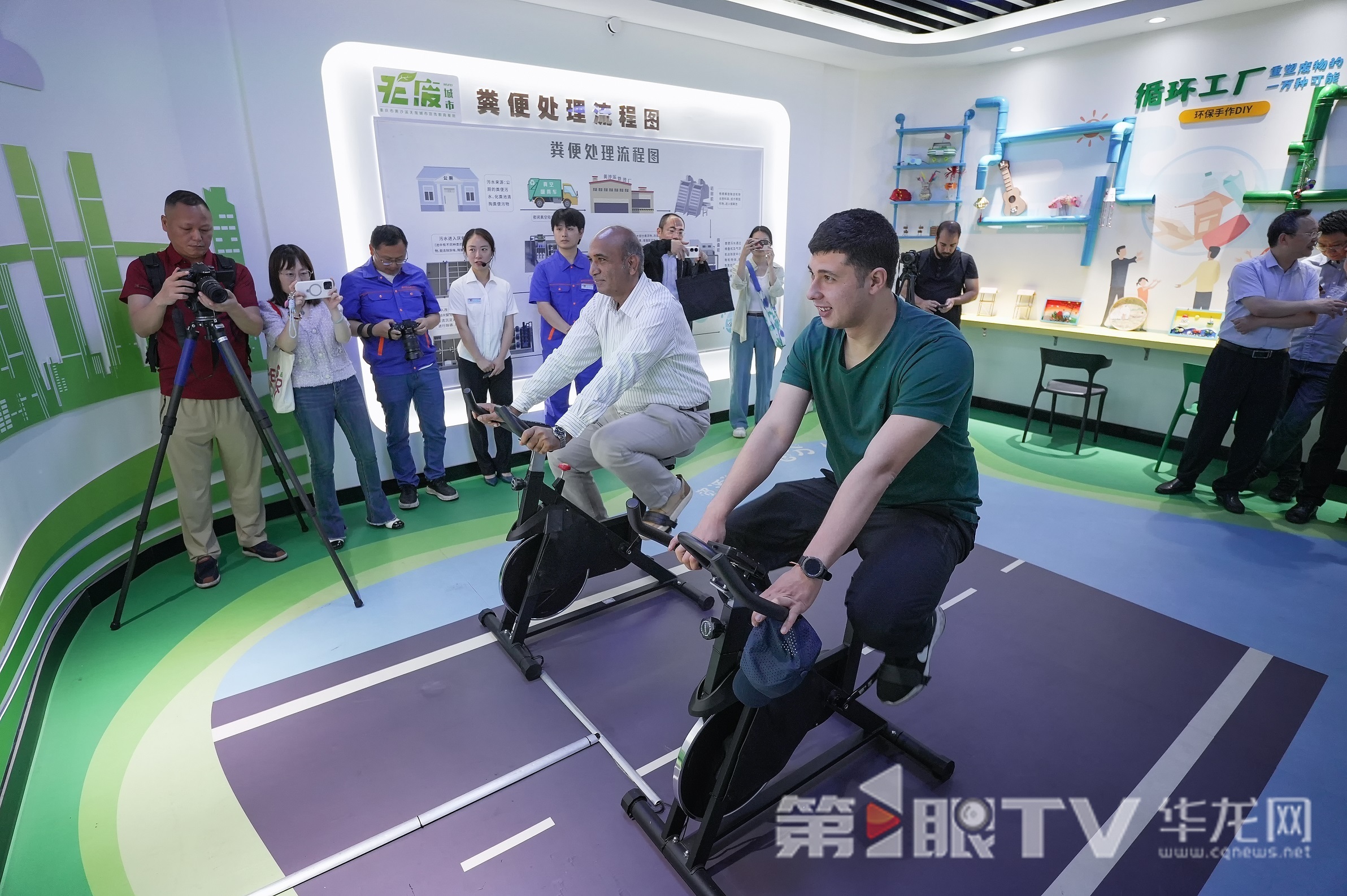 中外媒体走进黄沙溪无废城市宣传教育基地。第1眼TV-华龙网记者 李一鸣 摄