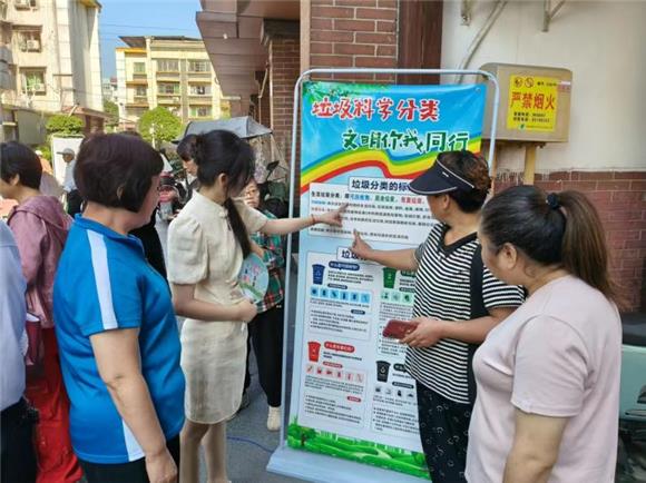 金鳳鎮龍鳳社區垃圾分類主題活動現場。通訊員 譚飛 攝