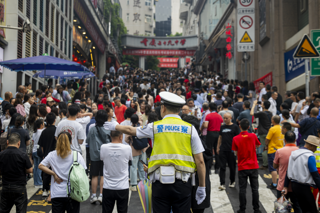 渝中交巡警支隊(duì)將確保參考師生集中出行交通安全順暢。 警方供圖