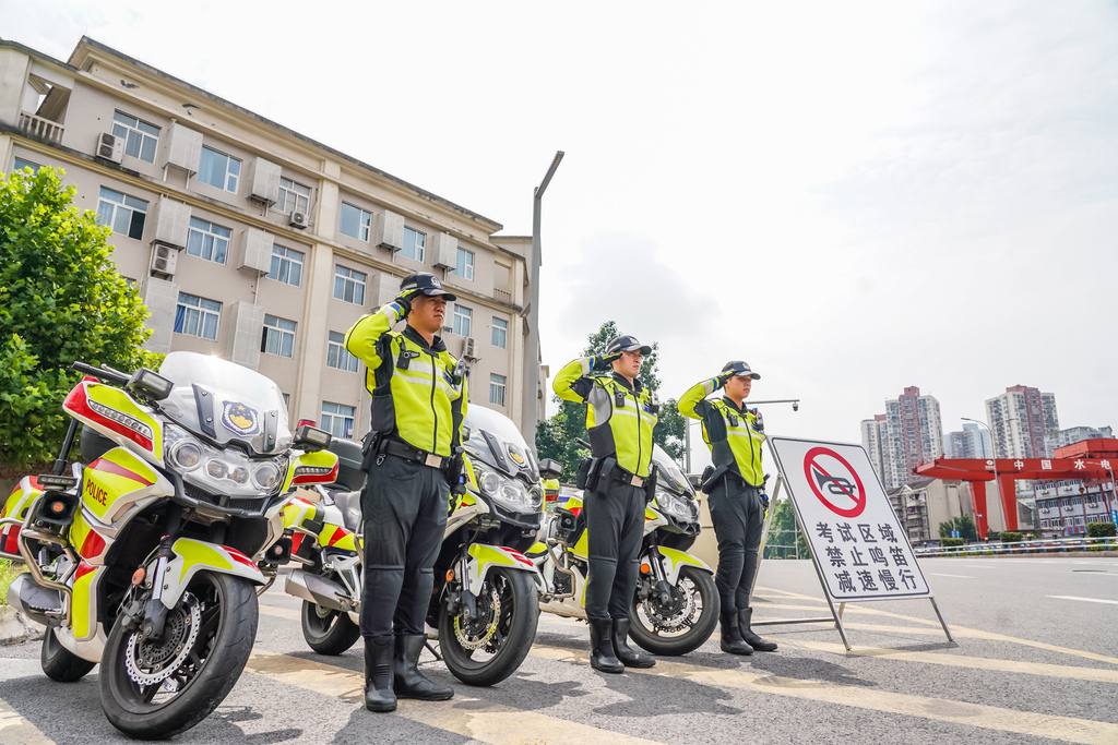 為確保高考順利進(jìn)行，江北區(qū)公安分局交巡警支隊(duì)將全力做好交通安保工作。 警方供圖