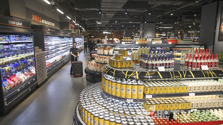 永辉超市湟恩新纪元店以全新面貌焕新启幕。第1眼TV-华龙网首席记者 李文科 摄